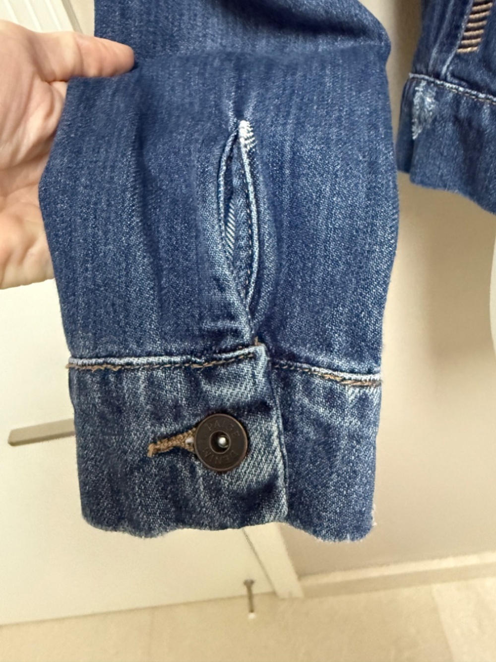 PAIGE Denim Jacket "Junya Destructed" Long Sleeve Pockets Blue Distressed Sz XS - Picture 10 of 15